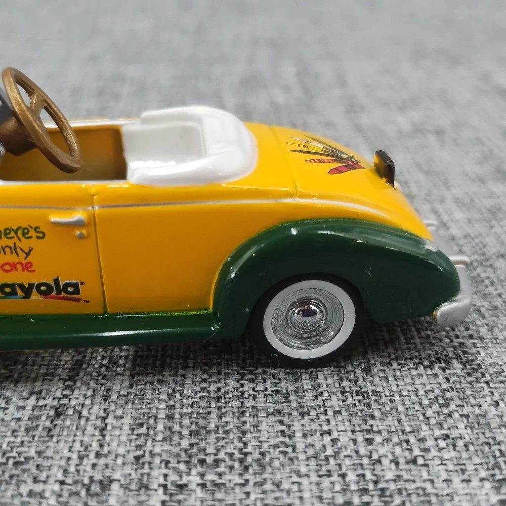 Crayola Gearbox Diecast 1940 Ford Deluxe Yellow Pedal Driven Car 1998